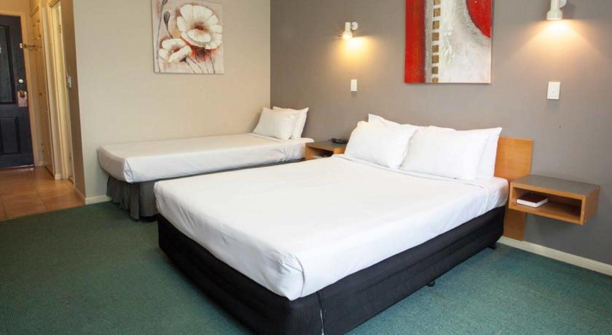 Springwood Motor Inn Экстерьер фото